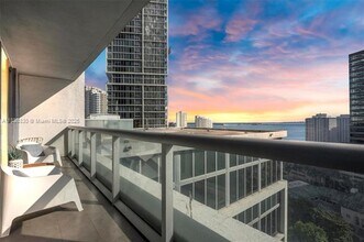 485 Brickell Ave, Unit 1609 in Miami, FL - Foto de edificio - Building Photo