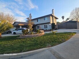 39763 Country Club Dr in Palmdale, CA - Building Photo