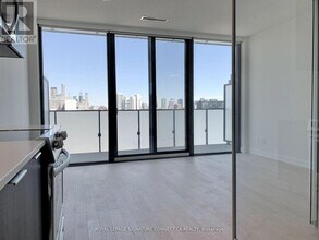 25 Richmond St E in Toronto, ON - Building Photo - Building Photo