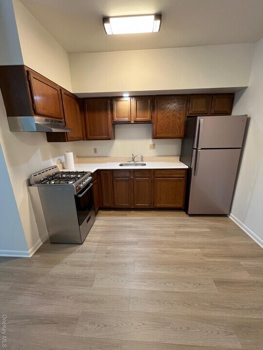 1 N Rockland Ave in Congers, NY - Building Photo
