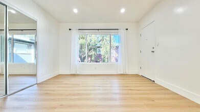 4130 Palmwood Dr in Los Angeles, CA - Building Photo - Interior Photo