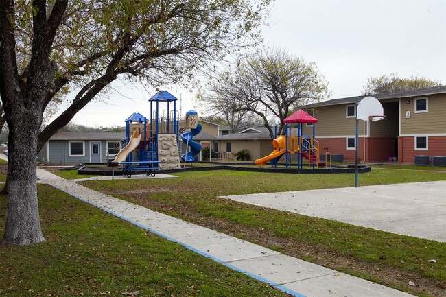 property at 5635 W César E Chávez Blvd