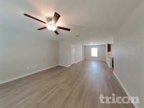 12045 Latour Vly in San Antonio, TX - Building Photo - Building Photo