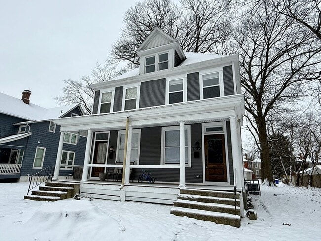 property at 730-732-732 Oakwood Ave