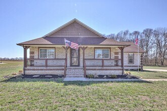 1059 S Cross Bridges Rd in Mt Pleasant, TN - Foto de edificio - Building Photo