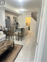 3562 Colonial Dr in Mississauga, ON - Building Photo