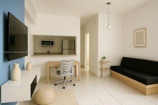 000 NW 84th St in Tamarac, FL - Building Photo