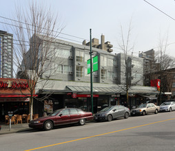 1701-1719 Robson St in Vancouver, BC - Building Photo - Building Photo