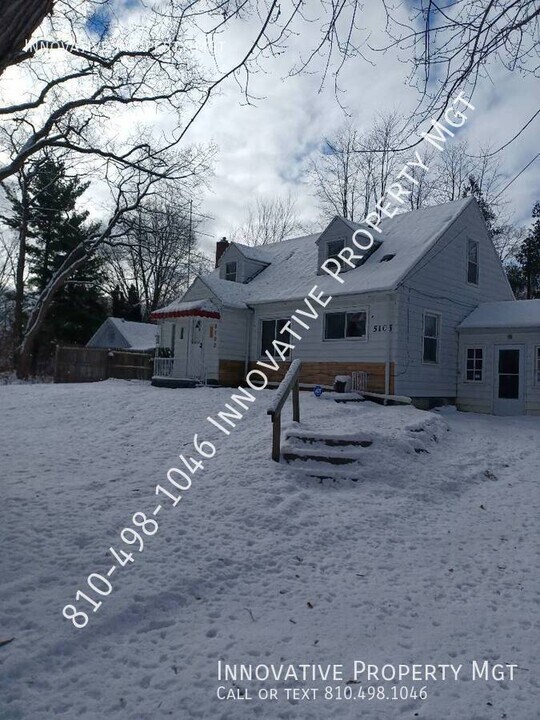 5105 N Bray Rd in Flint, MI - Building Photo