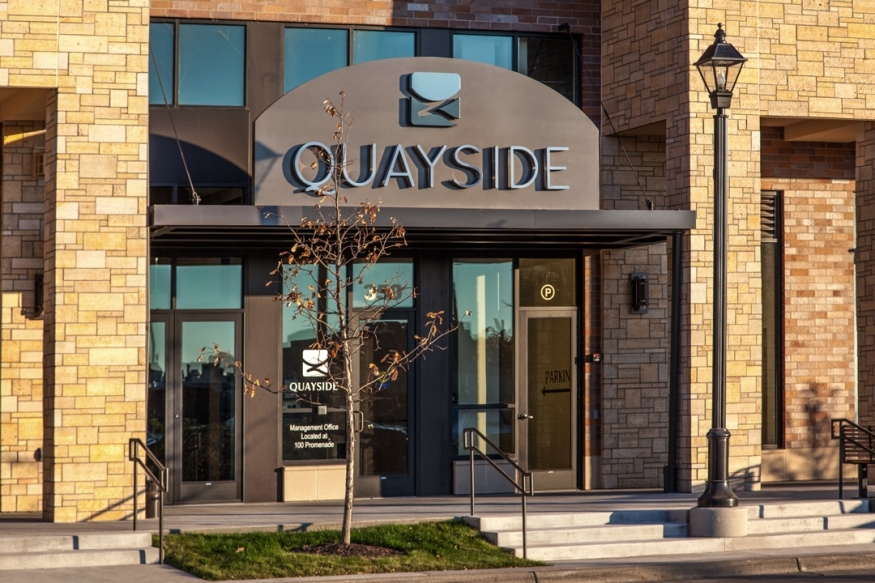 Quayside Wayzata in Wayzata, MN - Foto de edificio