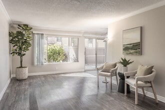 Canyon Pines Apartments in Brea, CA - Foto de edificio - Building Photo