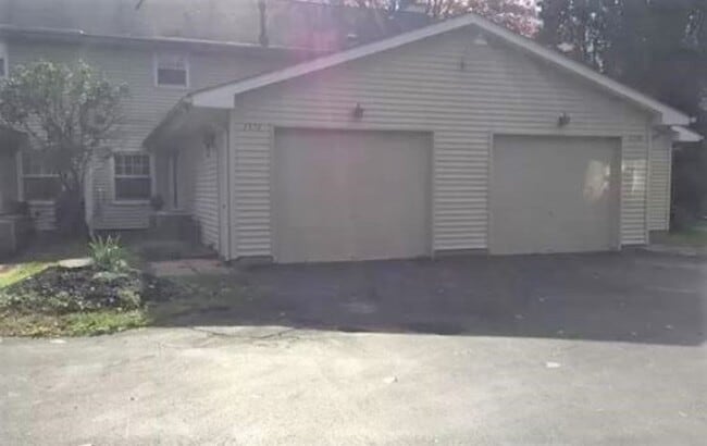 1376 Red Tail Hawk Dr in Youngstown, OH - Building Photo - Building Photo
