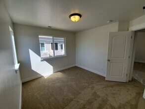 4327 W Hemsley Ln in Herriman, UT - Foto de edificio - Building Photo
