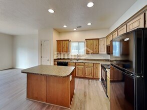 247 Boston Dr in North Salt Lake, UT - Foto de edificio - Building Photo