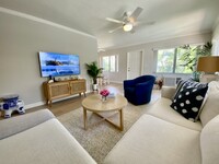 473 12th Ave S, Unit B-10 in Naples, FL - Foto de edificio - Building Photo