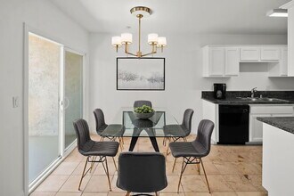 7594 Park Ridge Blvd in San Diego, CA - Building Photo - Building Photo