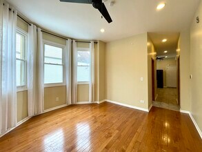 2028 N Hamlin Ave in Chicago, IL - Building Photo - Building Photo