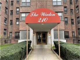 210 Martine Ave, Unit 4N in White Plains, NY - Building Photo