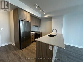 430-2430 Square One Dr in Mississauga, ON - Building Photo - Building Photo