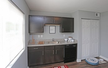 Patriot Derby (FKA Vesta Derby Oaks) in Louisville, KY - Foto de edificio - Interior Photo