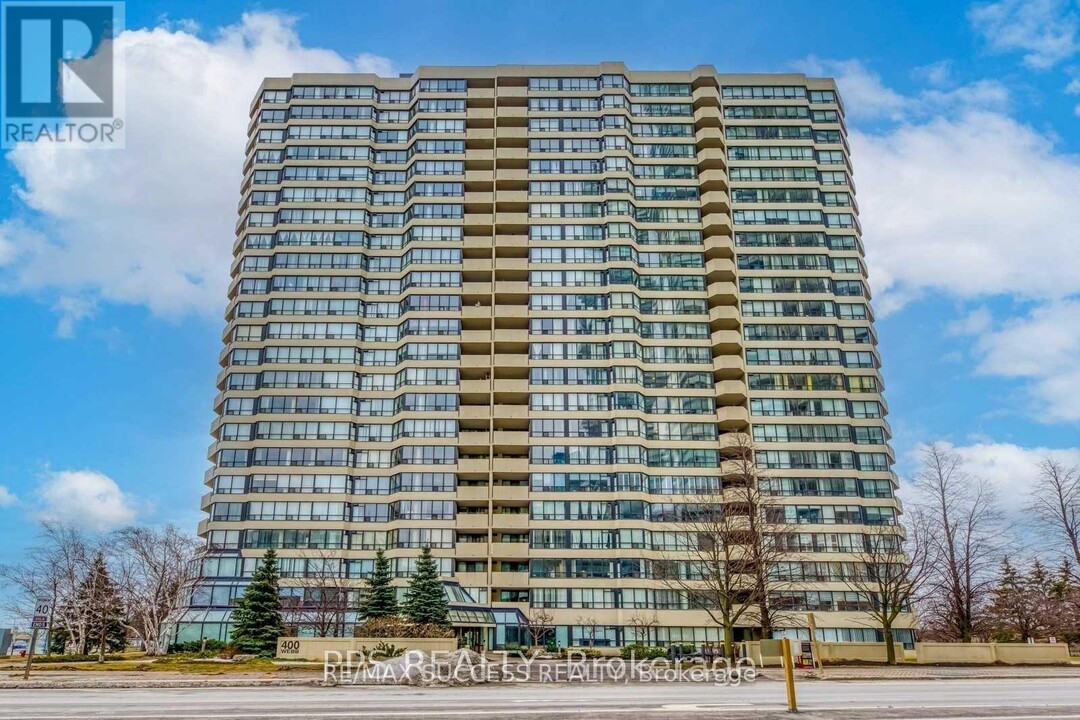 400-400 Webb Dr in Mississauga, ON - Building Photo