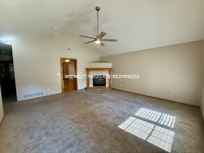 602 Hamblen Rd in Greenwood, MO - Building Photo - Building Photo
