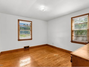 566 Sunshine Ave in Youngstown, OH - Building Photo - Building Photo