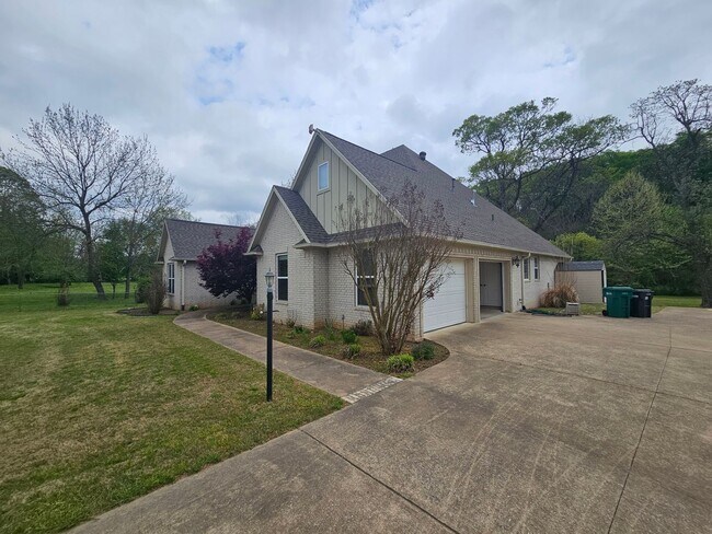 4890 Trout Farm Rd in Springdale, AR - Building Photo - Building Photo