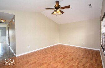 1994 Falcon Ct in Franklin, IN - Building Photo - Building Photo