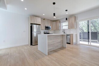 5650 Cartwright Ave, Unit 5650 Cartwright Ave in North Hollywood, CA - Foto de edificio - Building Photo