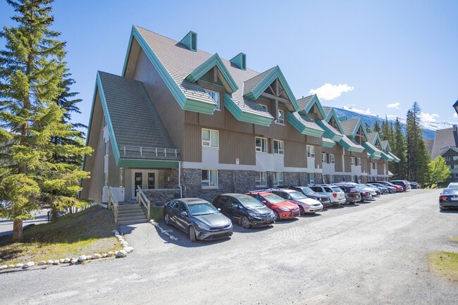 401 Spray Av in Banff, AB - Building Photo - Building Photo