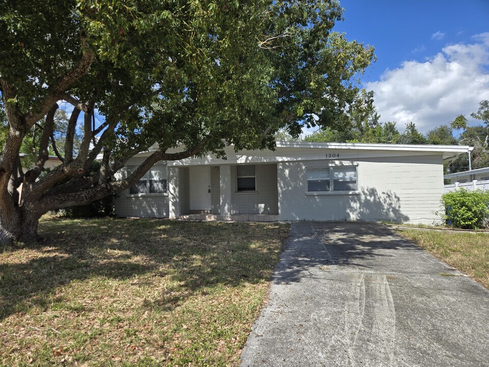 1304 Tuscola St in Clearwater, FL - Building Photo