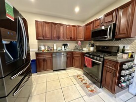 52 W Walnut Park, Unit 1