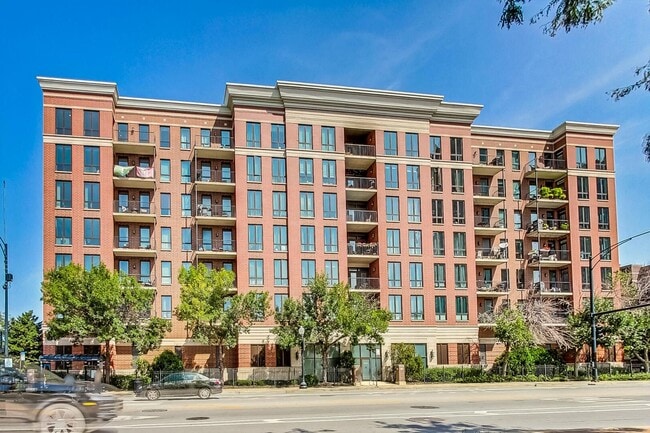 property at 343 W Old Town Ct