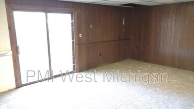 1275 104th St SW in Byron Center, MI - Building Photo - Building Photo