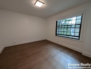 1168 Massachusetts Ave, Unit 3 in Cambridge, MA - Building Photo - Building Photo