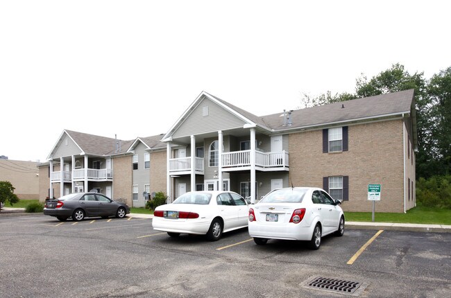 Willow Creek Apartments in Canton, OH - Foto de edificio - Building Photo