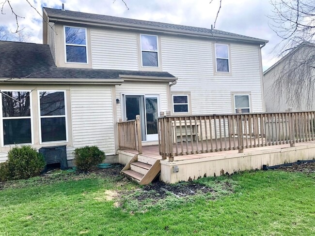 2090 Parklawn Dr in Lewis Center, OH - Foto de edificio - Building Photo