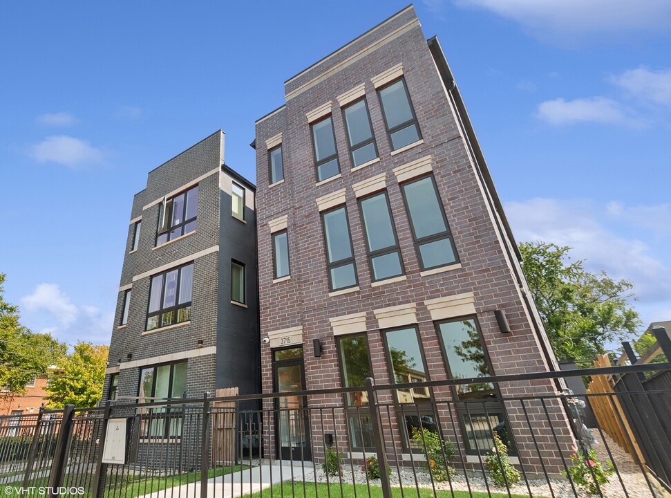 3715 S Giles Ave in Chicago, IL - Building Photo