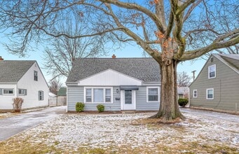 27151 Farringdon Ave in Euclid, OH - Building Photo - Building Photo