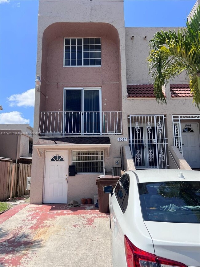 property at 1062 W 42nd Pl
