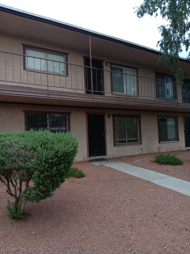 property at 565 S Royal Crest Cir