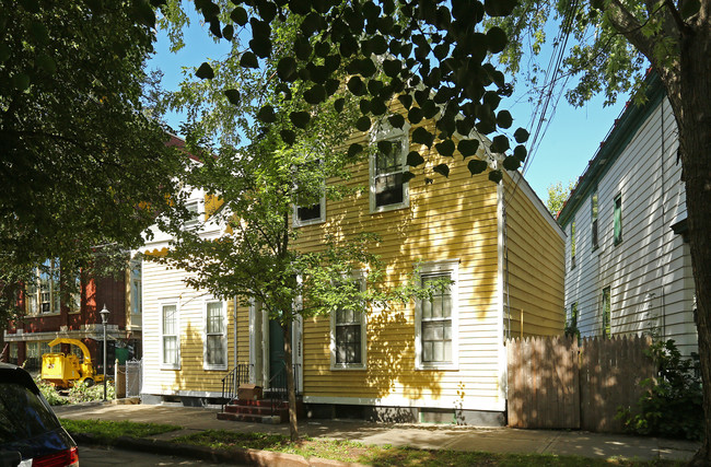 145 Front St in Schenectady, NY - Foto de edificio - Building Photo