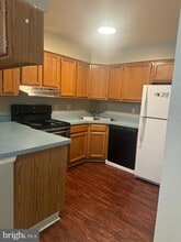 2101 Cedar Run Dr, Unit 208 in Camp Hill, PA - Foto de edificio - Building Photo