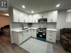 1198 Blueheron Blvd in Mississauga, ON - Building Photo - Building Photo