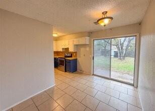 733 W Perry Dr in Mustang, OK - Building Photo - Building Photo