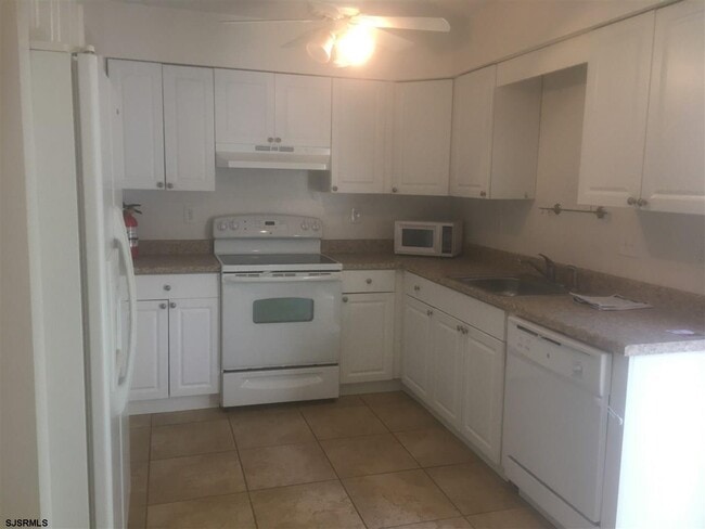 15 Cambridge Townhouse Dr in Egg Harbor Township, NJ - Building Photo - Building Photo