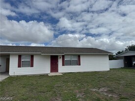 1112 Gifford Ave S in Lehigh Acres, FL - Building Photo