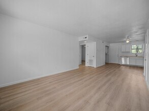 110 Ravenwood Dr in Jacksonville, NC - Building Photo - Building Photo