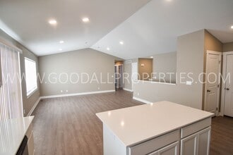 1932 Southbridge Dr in Adel, IA - Building Photo - Building Photo